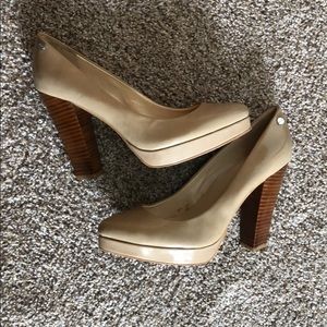 Calvin Klein Emmy two tone patent pump 7.5M